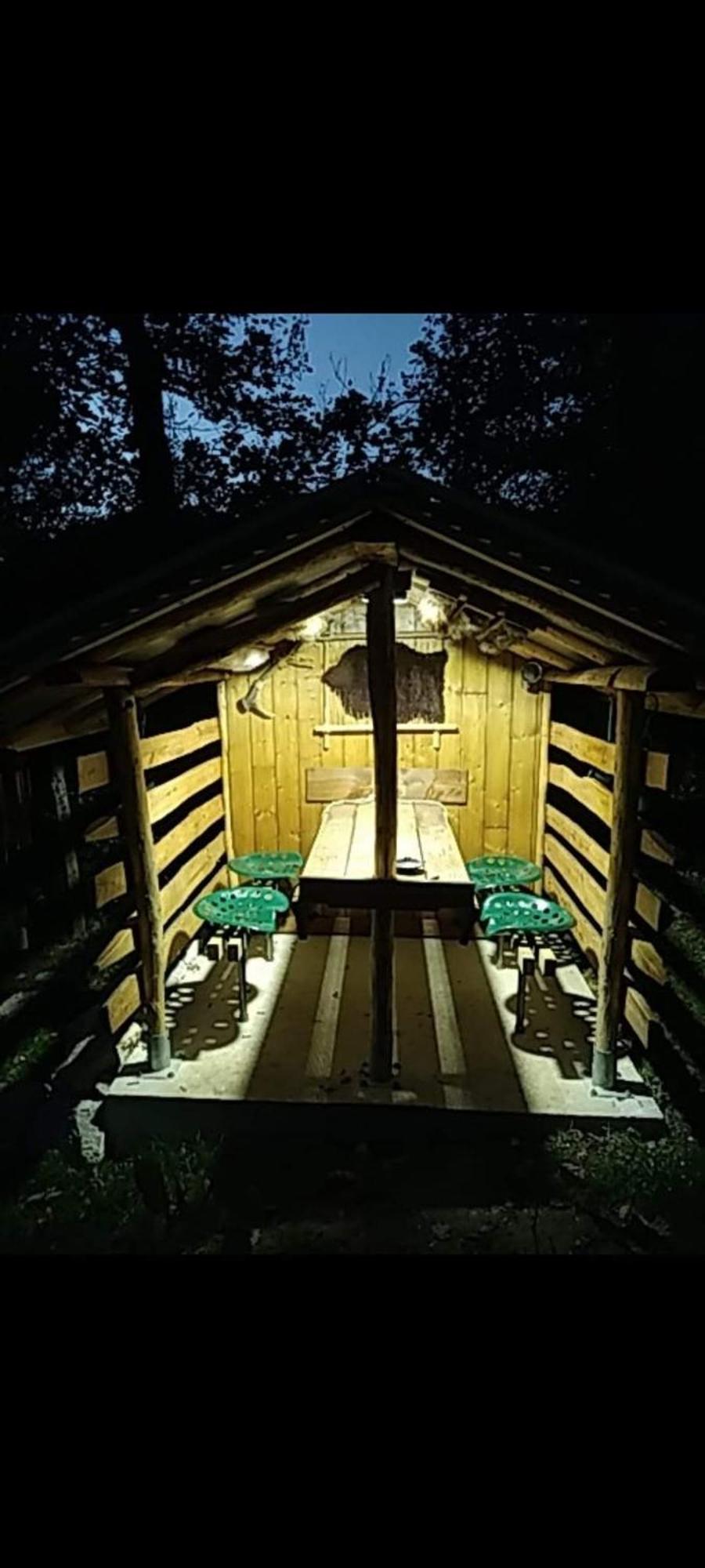La Cabane Perchee Du Trappeur Ecrainville ภายนอก รูปภาพ