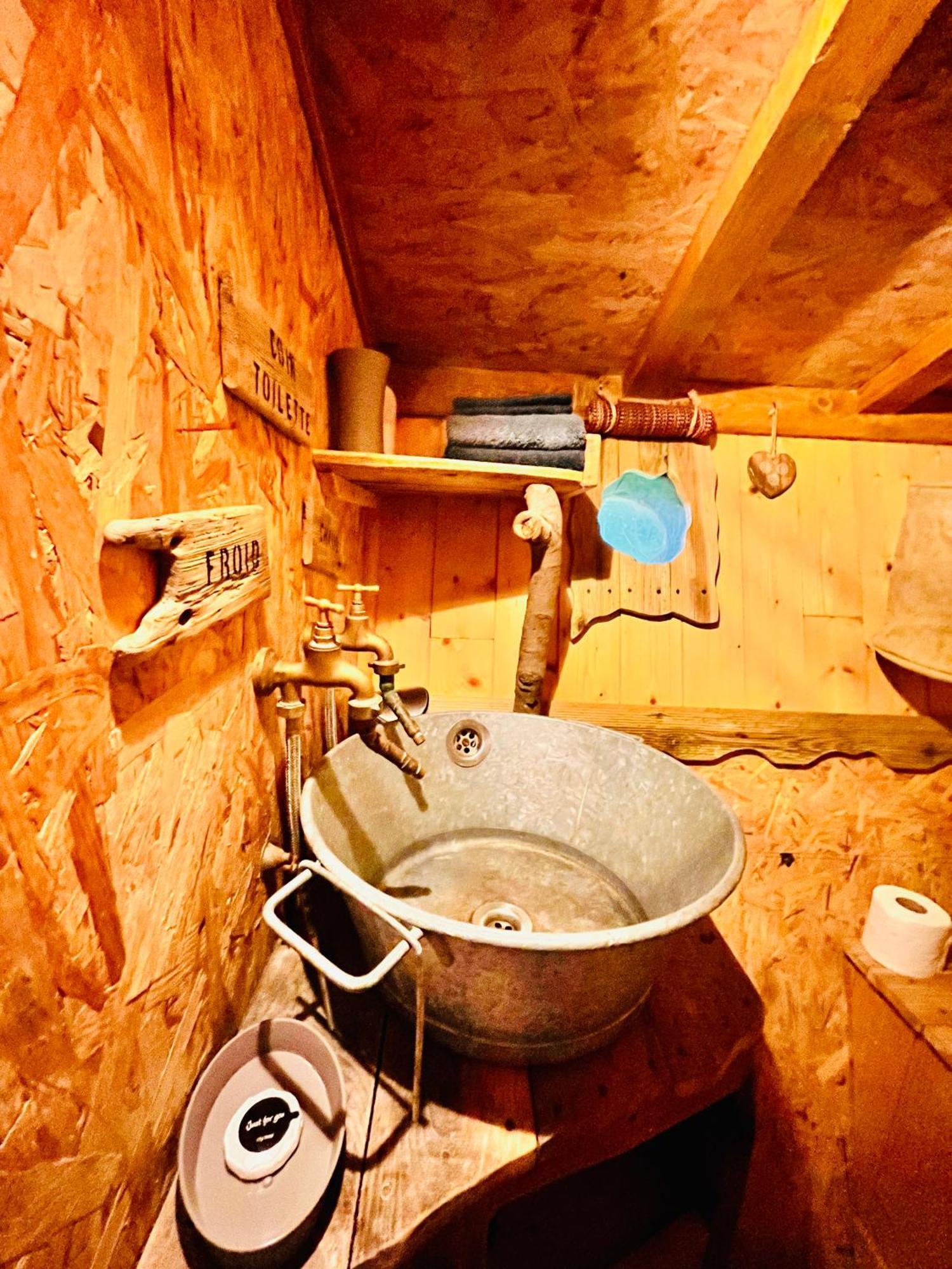 La Cabane Perchee Du Trappeur Ecrainville ภายนอก รูปภาพ