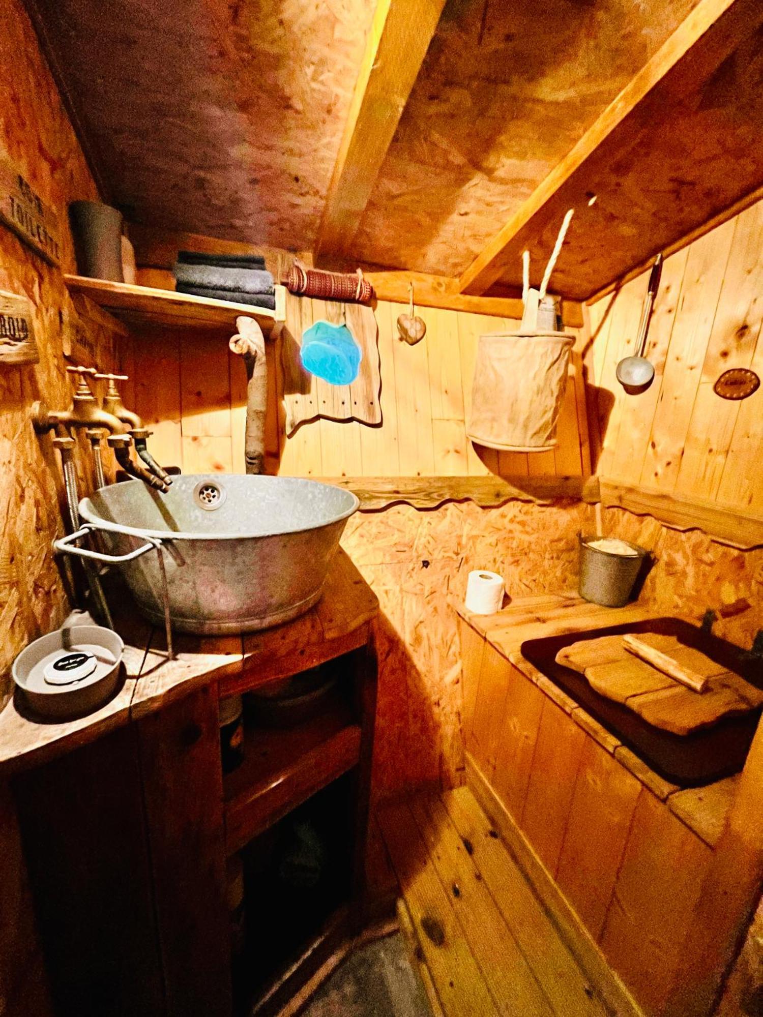 La Cabane Perchee Du Trappeur Ecrainville ภายนอก รูปภาพ