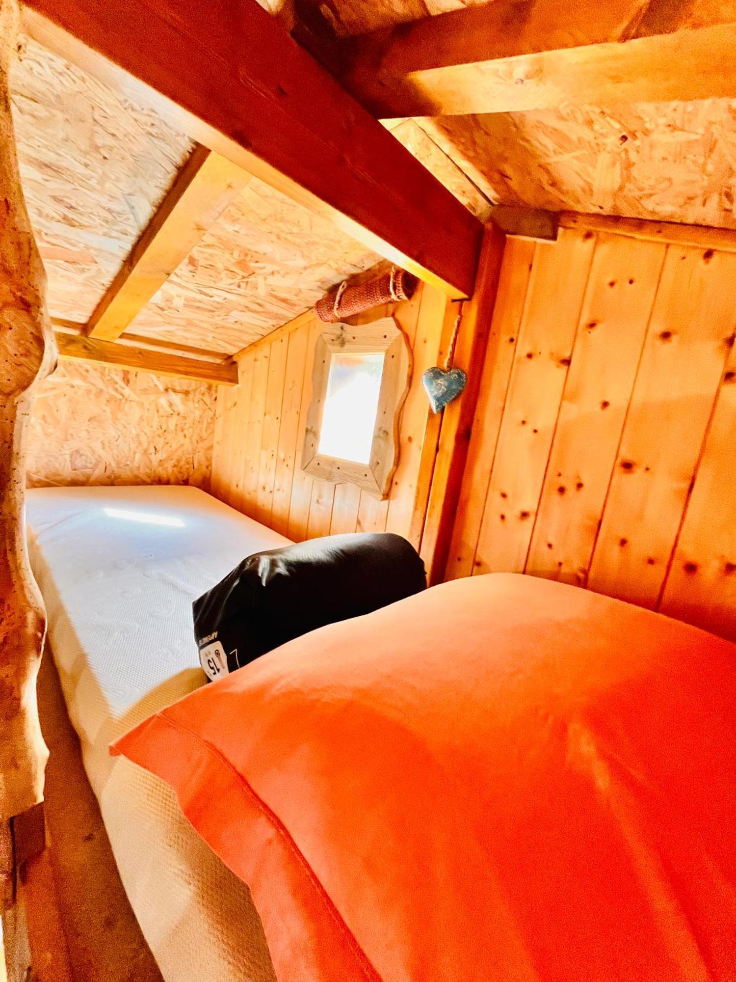 La Cabane Perchee Du Trappeur Ecrainville ภายนอก รูปภาพ