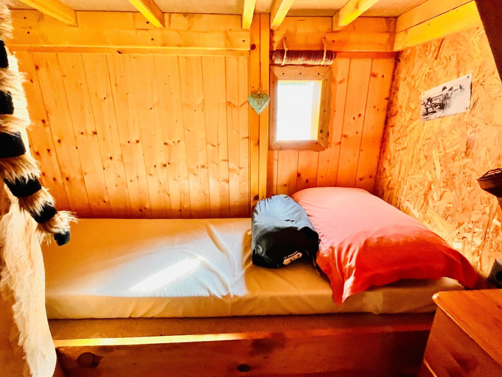 La Cabane Perchee Du Trappeur Ecrainville ภายนอก รูปภาพ