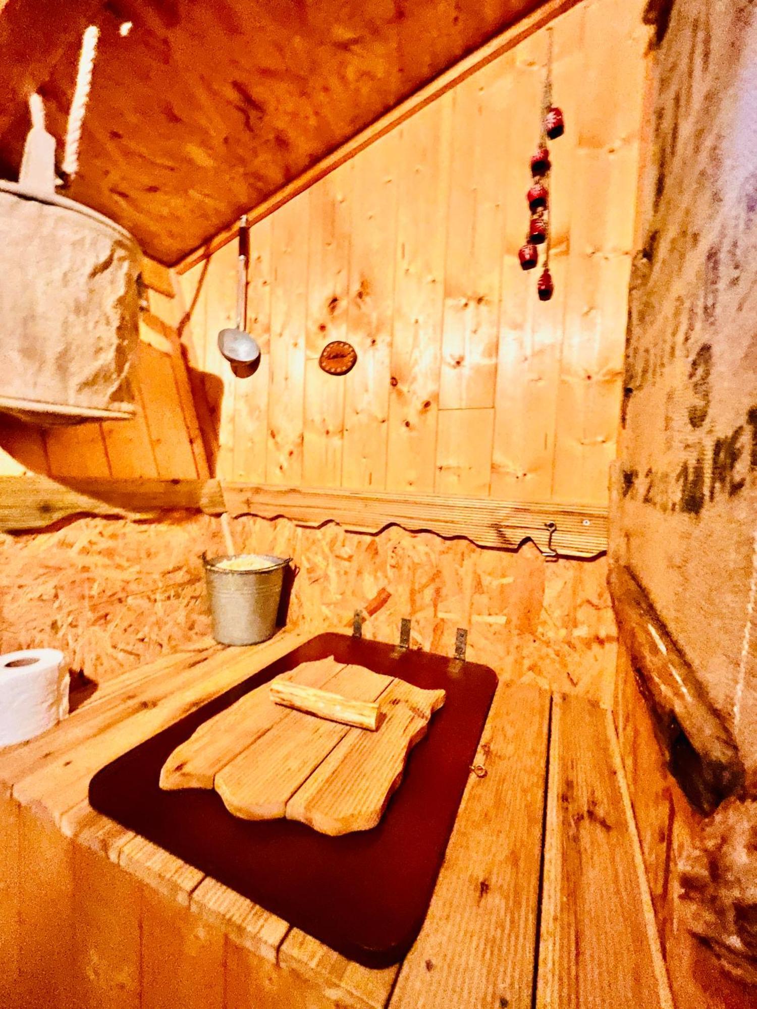 La Cabane Perchee Du Trappeur Ecrainville ภายนอก รูปภาพ